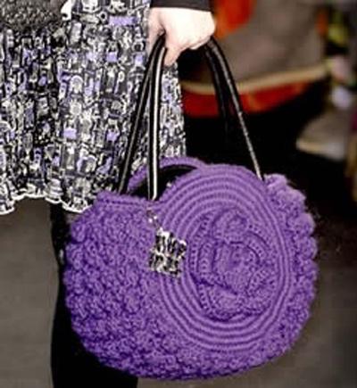 Фиолетовая вязаная сумка с розой