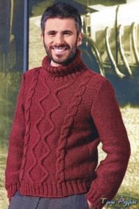 Мужской свитер связан спицами.