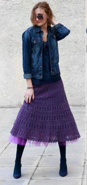 Стильная девушка в фиолетовой юбкой 25