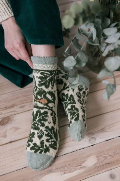 Зелёные шерстяные носки с жаккардовым узором листьев 3