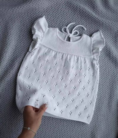 Белое вязаное платье для малыша 29