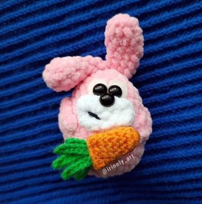 Розовый кролик с морковкой мини из плюша 27